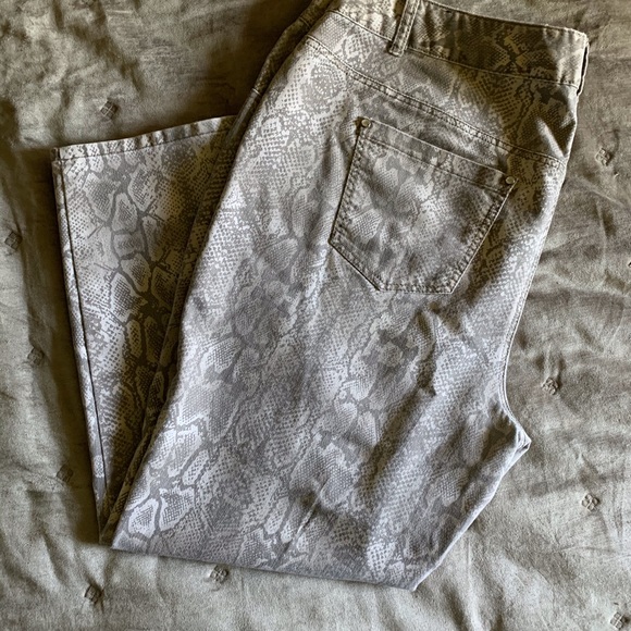 EUC Lane Bryant Stretch Denim Snakeskin print skinny jeans - Picture 3 of 7